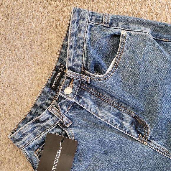 NWT PrettyLittleThing Vintage Wash Split Hem Jean - Picture 10 of 16